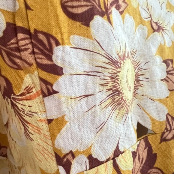 NWT Altar’d State Yellow Linen Blend Floral Crop - Picture 5 of 6